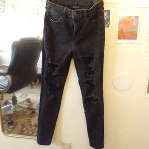 Black Curvy Hi-Rise Distressed Jegging